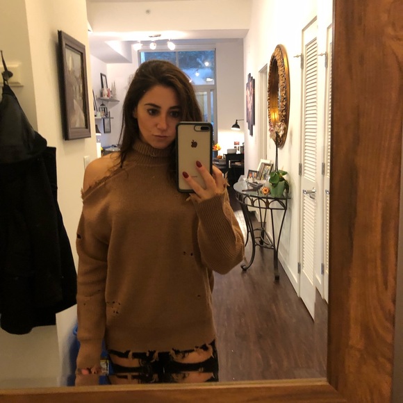 Meet your Posher, Nicole - Picture 3 of 5